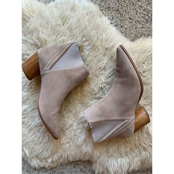 Bernardo Ferris Suede Pointed Toe Bootie Beige Size 9.5 - Picture 10 of 12